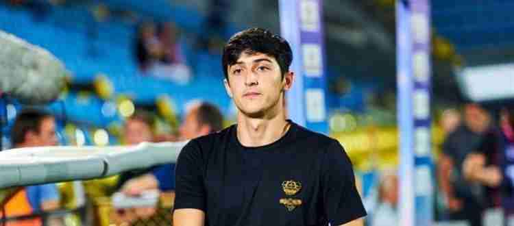 Сердар Азмун - Иранский футболист, нападающий клуба «Зенит».