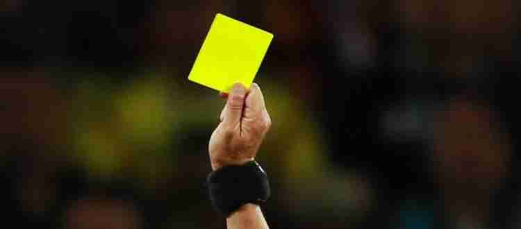 Желтая карточка - знак предупреждения игрока в некоторых командных видах спорта.