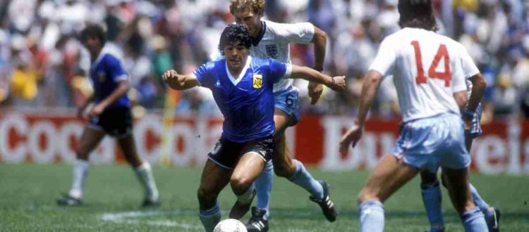 Диего Марадона - аргентинский футболист, игравший на позициях атакующего полузащитника и нападающего.