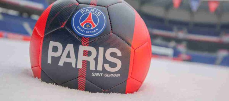 Пари Сен-Жермен - французский профессиональный футбольный клуб из Парижа