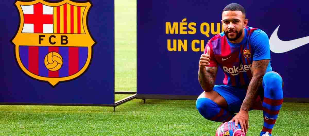 Мемфис Депай - нидерландский футболист, нападающий испанского клуба «Барселона»