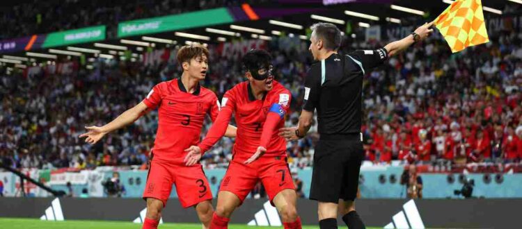 Сборная Республики Корея - представляет Республику Корея на международных матчах и турнирах по футболу
