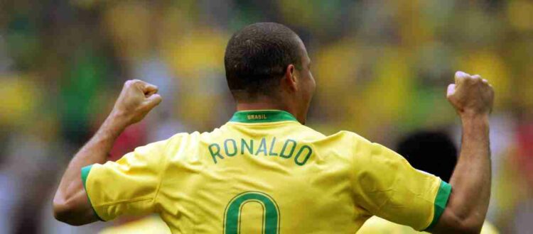 Роналдо - бразильский футболист, выступавший на позиции нападающего