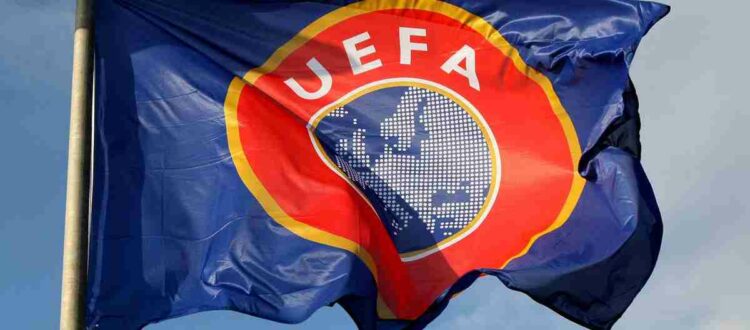 УЕФА - спортивная организация, управляющая футболом в Европе