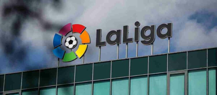 Ла Лига - профессиональная футбольная лига, высший дивизион в системе футбольных лиг Испании