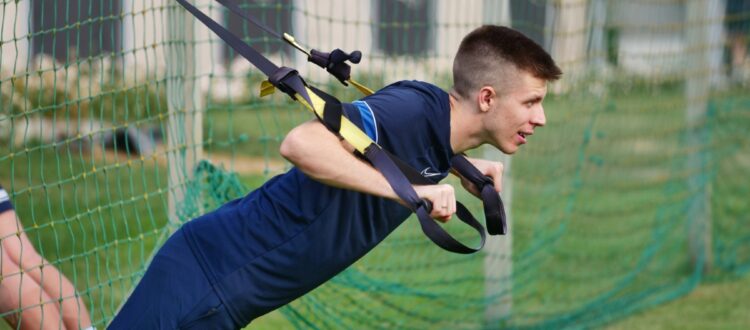Александр Пихалёнок - украинский футболист, полузащитник клуба «Днепр-1» и сборной Украины