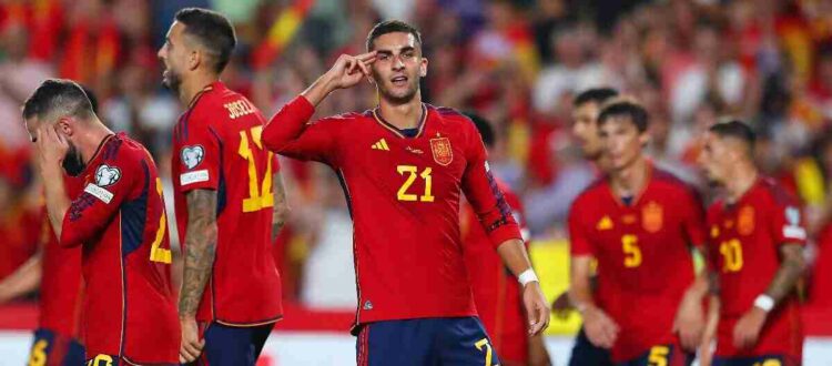 Сборная Испании - команда, представляющая Испанию на международных соревнованиях по футболу