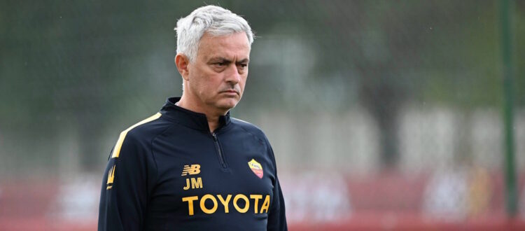 Жозе Моуринью - португальский профессиональный футбольный менеджер и бывший игрок, который является нынешним главным тренером итальянской Серии А клуб «Рома»