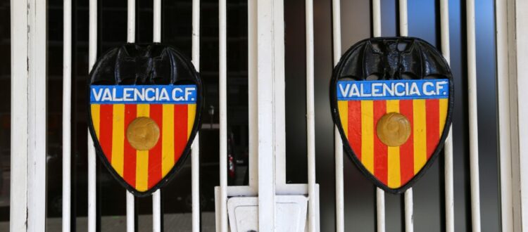 «Валенсия» - испанский футбольный клуб из одноимённого города, выступающий в Ла Лиге